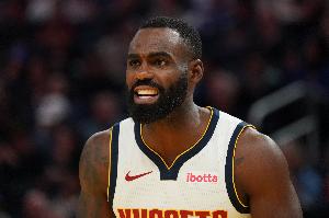 要爆一场？小哈达威半场9中6得到16分 外线神准三分6中4