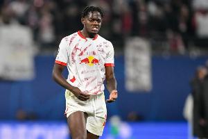 记者：莱比锡愿意接受对卢克巴7000万欧的报价