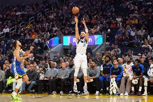 张佳玮：巅峰水花克莱绕切投有效命中率低库里10% 没人说克有引力