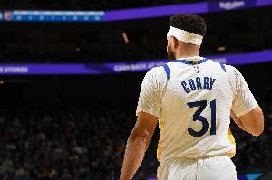 哈克莱斯请教长期缺阵时如何养状态？小库里：这是我长留联盟原因