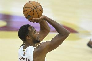 无力回天！莫布里19中10拿到24分8板3帽 三分6中2