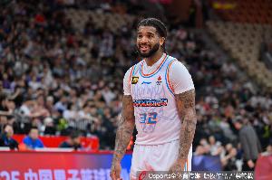 精彩进球不断！克里斯17中12拿下24分7板4助4断