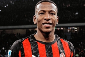 埃斯图皮尼安寄语球迷：很高兴打进米兰生涯首球，你们才是最佳