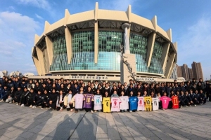 上海申花特邀上海高中足球联赛女足队伍和申花上体女足观看揭幕战