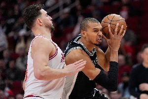 火媒：火箭已被马刺甩开&不是争冠队 选秀没选到球星且乌度卡无能