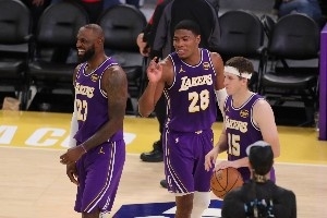 詹东里的最大问题其实是进攻而非防守 因此湖人亟需八村塁的发挥