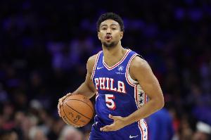 尽力了！格莱姆斯15中9拿26分6板 乌布雷15中10得24分5板