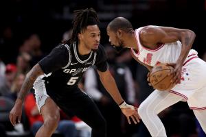 卡斯尔：下半场要继续让杜兰特打得不舒服 不让火箭抢二次进攻