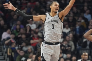 不看球的突袭帽？文班：这对我来说不新鲜 这能迷惑对手/不好预防