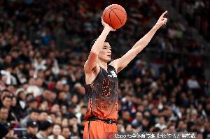 还能说什么？夸吧！陈林坚贡献15分3板2助 正负值+25全场最高！