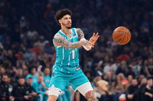 没想到吧！拉梅洛·鲍尔用287场比赛投进900+三分 NBA历史最快