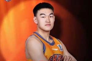 继续为热爱全力以赴！祝上海男篮球员董灏24岁生日快乐