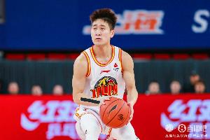 弹无虚发！姜伟泽首节4中4射落11分 三分3中3&另有2助攻且无失误