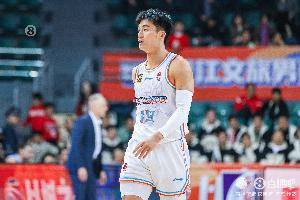 “无所不能”！于德豪出战4分钟 0分1打铁1失误2犯规