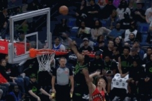 直接上看台！米西贴防迪克暴起大帽扇飞后者上篮