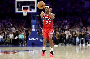 你得支棱起来！埃奇库姆半场毫无状态 8投仅1中&三分3中0