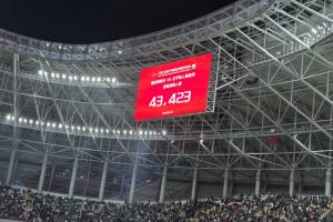 队史首个中超主场！铜梁龙主场龙兴足球场上座：43423人