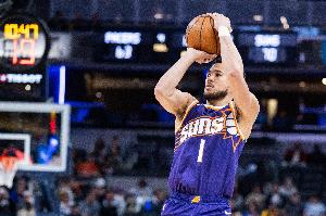 布克生涯第228场砍下30+超越大梦&摩西·马龙 和威少&浓眉并列