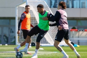 皇马官方报球队训练：卡雷拉斯进行部分合练，姆巴佩也参与其中