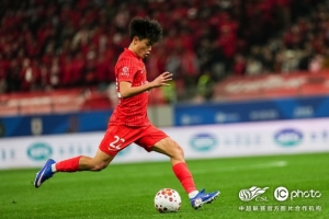 海港队4-1战胜青岛西海岸队，感谢现场球迷们不遗余力呐喊助威