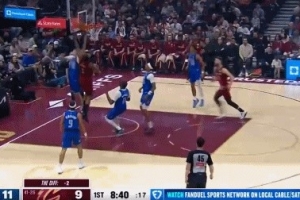 拿到首分！哈登一条龙突破上篮&弗拉格补防打手 可惜加罚没进！