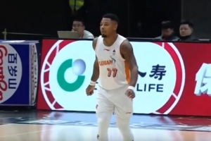 超级得分手！皮特森半场15分钟 9中5&罚球7中7砍下20分4板3助