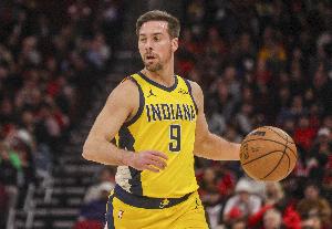 难阻失利！麦康纳10中5拿到10分10助 正负值-12