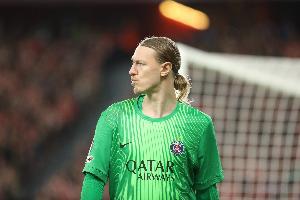 满分神迹！萨福诺夫再度封神9扑救零封蓝军 桑切斯5次被射正丢3球