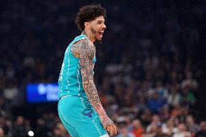 三球谈主场爆满：只要赢球 这座城市就会支持你 所以继续赢下去