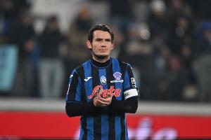 德容恩：拜仁是欧冠夺冠热门，我们有很多东西要向他们学习