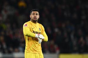 图片报：弗赖堡一门阿图伯鲁夏窗想去英超，热刺西汉姆联均感兴趣