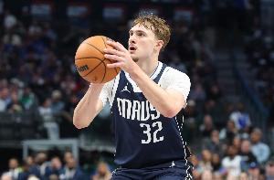 需要好好调整！弗拉格半场拿到7分3板2助&有3失误 投射还是不准