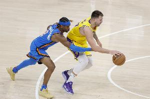 记者：MVP我会在亚历山大和东契奇间选择 更偏向于亚历山大