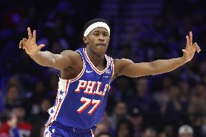 名记：雄鹿曾想用字母哥换年轻潜力股 如埃奇库姆或莫布里