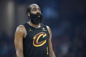 身手全能！哈登半场13中5砍最高21分外加3板4助2断1帽 罚球7中6