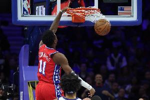 生猛！贾斯汀·爱德华兹18中11轰生涯新高32分 正负值高达+47