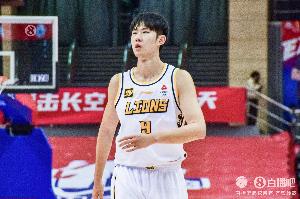 内外开花！赵嘉仁10中5拿到17分5板 三分7中3