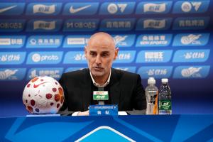 穆斯卡特：场地条件对双方来说比较困难，可能对手适应得更好一些