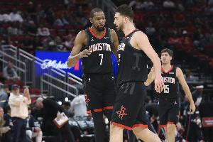 申京：我们现在清楚自己该怎么打球了 理顺进攻能让我们更轻松