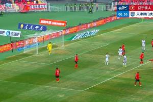 吧友们注意了到吗？“直播吧”广告牌亮相辽宁铁人主场铁西体育场