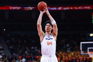 记者：上海今晚将继续进行人员方面的轮休 保持健康最为重要