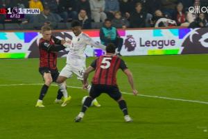 认为裁判双标！邮报：曼联将向裁判机构提出申诉 对VAR失误很愤怒