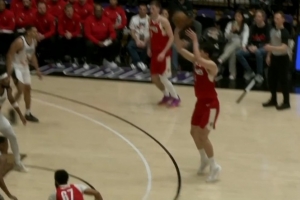 攻防发力！杨瀚森三分命中后补篮也有 防守端还送出大帽