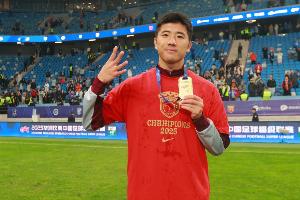 中乙首轮李圣龙代表海港B队首发，曾为海港一队贡献26球14助攻