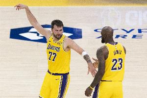 豪取9连胜！“湖人战胜魔术”词条登上微博热搜 暂列第10