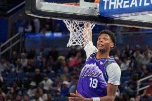 身体素质是真好！贝利半场11中3拿13分1板3助3帽 正负值+16最高