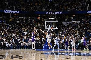 当东里进化老詹放权湖人9连胜完成蜕变  复制24独行侠逆袭神迹？