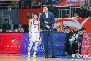广东男篮近2个赛季常规赛都遭上海横扫 去年季后赛广东2-1上海