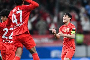 足球报：中场失控是海港最大的隐患，争冠目标在现实面前格外艰难