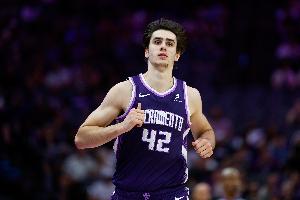 【菜鸟】篮网6名新秀皆正式轮换 雷诺22分10板 马卢阿奇7分7板